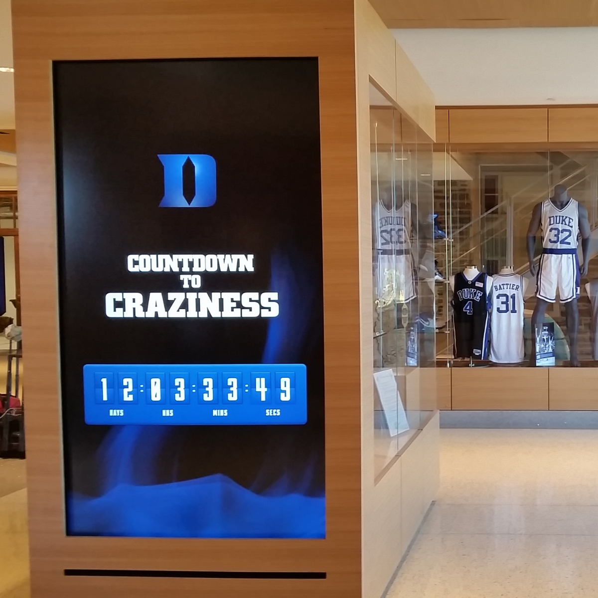 The Benefits of Digital Signage for Businesses - CIAVL