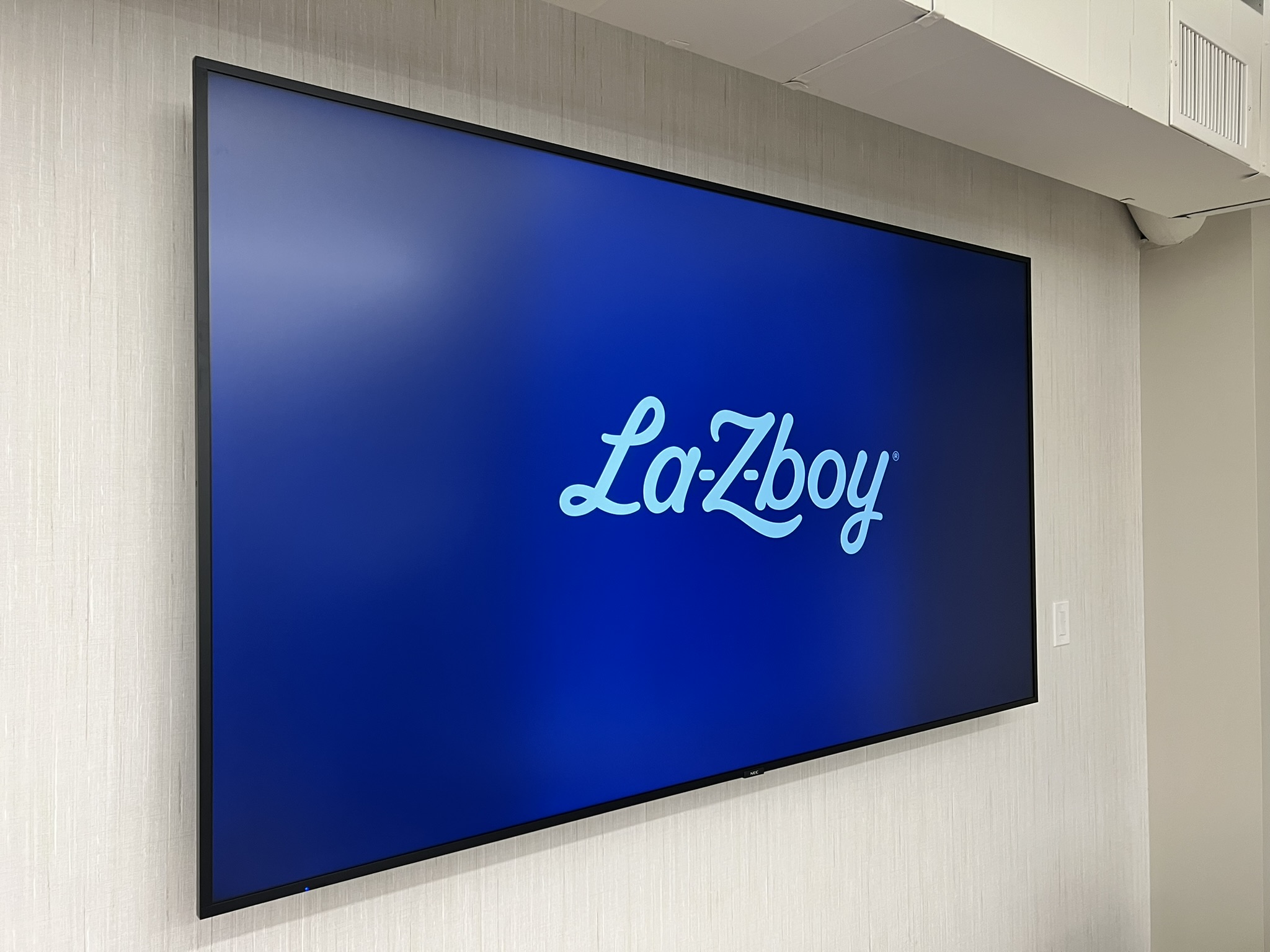 La-Z-Boy showroom large-format NEC display - CIAVL